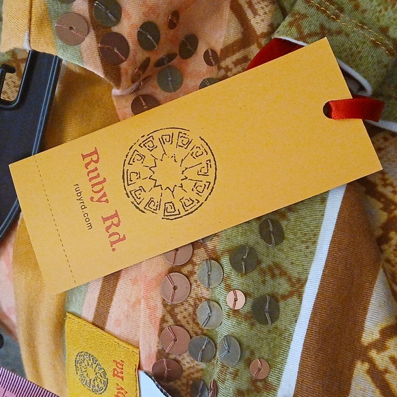 Ruby Rd. Long sleeve Top - Picture 5 of 7